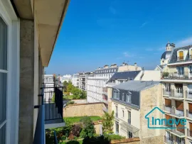 Vente Rive-Droite, grand 2 pièces avec balcon