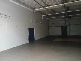 Location À LOUER   LOCAL COMMERCIAL DE 670 m2   SAINT-AMAND VILLAGES