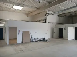 Location À LOUER   LOCAL COMMERCIAL DE 670 m2   SAINT-AMAND VILLAGES
