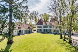 Vente AUVERGNE ELEGANT MANOIR du XVIII éme Meublé et décoré