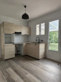 Location Maison T5 / 92.5 m² / Créon / Nu