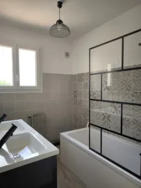 Location Maison T5 / 92.5 m² / Créon / Nu