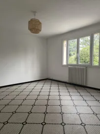 Location Maison T5 / 92.5 m² / Créon / Nu