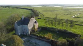Château en bordure des marais du Cotentin Longueville