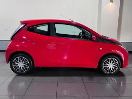 Voiture Toyota Aygo 1.0 VVT-i x-play Hatchback 3dr Petrol Manual Euro 6 (68 ps)