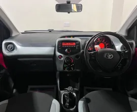 Voiture Toyota Aygo 1.0 VVT-i x-play Hatchback 3dr Petrol Manual Euro 6 (68 ps)