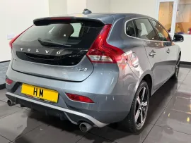 Voiture Volvo V40 2.0 T2 R-Design Nav Plus Hatchback 5dr Petrol Manual Euro 6 (s/s) (122 ps)