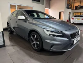 Voiture Volvo V40 2.0 T2 R-Design Nav Plus Hatchback 5dr Petrol Manual Euro 6 (s/s) (122 ps)