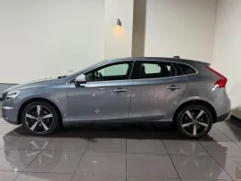 Voiture Volvo V40 2.0 T2 R-Design Nav Plus Hatchback 5dr Petrol Manual Euro 6 (s/s) (122 ps)