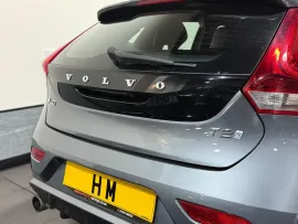 Voiture Volvo V40 2.0 T2 R-Design Nav Plus Hatchback 5dr Petrol Manual Euro 6 (s/s) (122 ps)