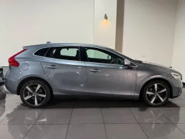 Voiture Volvo V40 2.0 T2 R-Design Nav Plus Hatchback 5dr Petrol Manual Euro 6 (s/s) (122 ps)