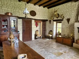 Vente ANCIENNE SEIGNEURIE DU XVIIe CHARENTE-MARITIME 10 HA