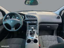 Voiture PEUGEOT 3008 - 1.6 HDi 115 CV ALLURE