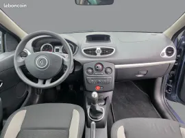 Voiture RENAULT CLIO 3 - 1.5 dCi 75 CV AUTHENTIQUE