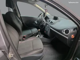 Voiture RENAULT CLIO 3 - 1.5 dCi 90 CV AUTHENTIQUE - 5 CV