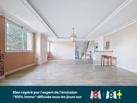 Vente Monnaie centre- maison familiale 245m2 – Terrain arboré 1 120 m² – Piscine – 3 garages