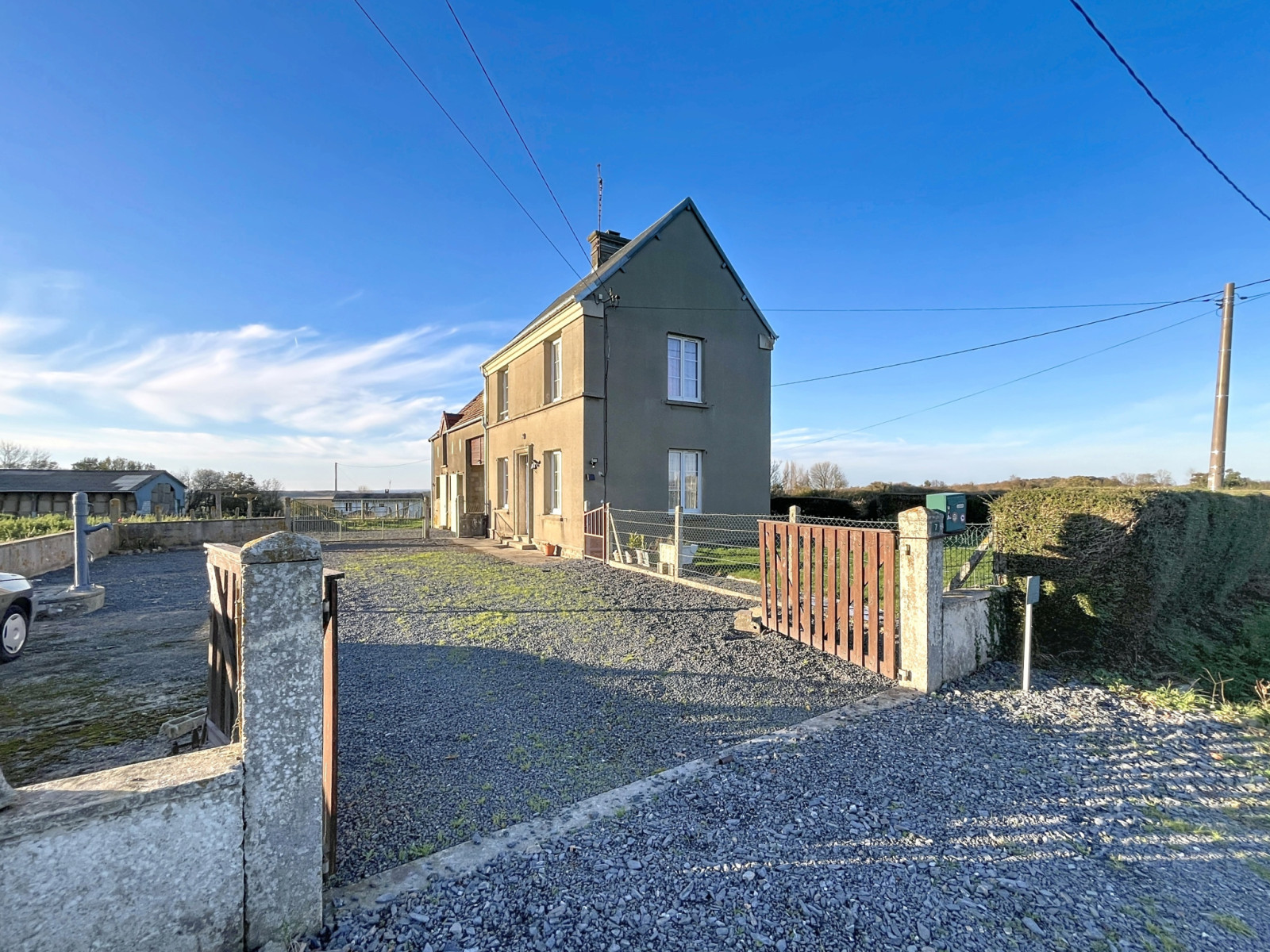 Vente Maison avec potentiel d'agrandissement et grand terrain à 10