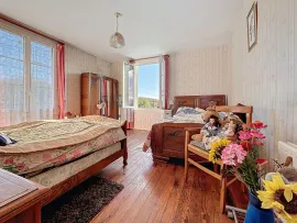 Vente Maison avec potentiel d'agrandissement et grand terrain à 10