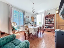 Vente Maison avec potentiel d'agrandissement et grand terrain à 10