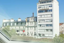 Vente ÉLÉGANCE SOUS LES TOITS - PLACE DU COMMERCE
