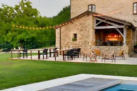 Vente PERIGORD NOIR MANOIR GÎTES CHAMBRES D'HÔTES 27 HA