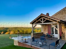 Vente PERIGORD NOIR MANOIR GÎTES CHAMBRES D'HÔTES 27 HA