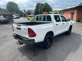Voiture Toyota Hi-Lux 2.4 D-4D Active Pickup Double Cab 4dr Diesel Manual 4WD Euro 6 (3.5t) (150 ps)