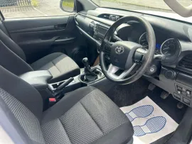 Voiture Toyota Hi-Lux 2.4 D-4D Active Pickup Double Cab 4dr Diesel Manual 4WD Euro 6 (3.5t) (150 ps)