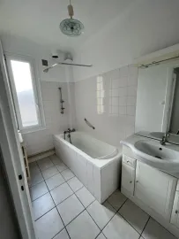 Vente APPARTEMENT 1ER ETAGE EN CENTRE VILLE