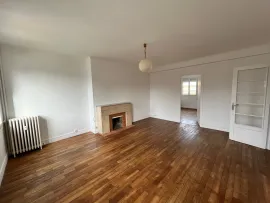 Vente APPARTEMENT 1ER ETAGE EN CENTRE VILLE