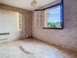 Vente GRANDE MAISON FAMILIALE AVEC SOUS-SOL ET VIE DE PLAIN-PIED