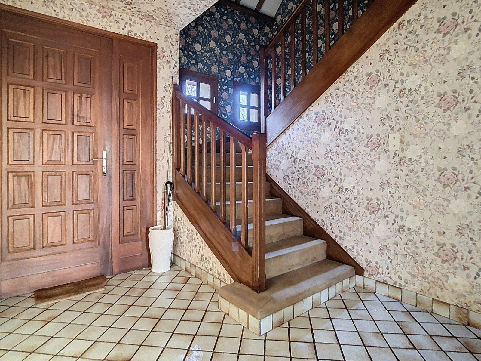 Vente GRANDE MAISON FAMILIALE AVEC SOUS-SOL ET VIE DE PLAIN-PIED