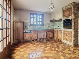 Vente GRANDE MAISON FAMILIALE AVEC SOUS-SOL ET VIE DE PLAIN-PIED