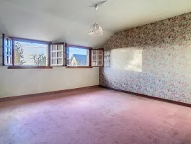 Vente GRANDE MAISON FAMILIALE AVEC SOUS-SOL ET VIE DE PLAIN-PIED