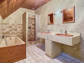 Vente GRANDE MAISON FAMILIALE AVEC SOUS-SOL ET VIE DE PLAIN-PIED