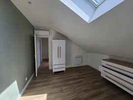 Location Maison de ville T4, surface au sol 92.83m² avec jardin. Calme et commodités à proximité.