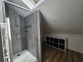 Maison de ville T4, surface au sol 92.83m² avec jardin. Calme et commodités à proximité. Le pont-de-claix