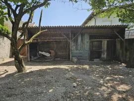 Location Maison de ville T4, surface au sol 92.83m² avec jardin. Calme et commodités à proximité.