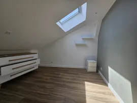 Location Maison de ville T4, surface au sol 92.83m² avec jardin. Calme et commodités à proximité.