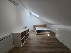 Location Maison de ville T4, surface au sol 92.83m² avec jardin. Calme et commodités à proximité.
