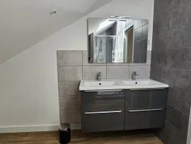 Location Maison de ville T4, surface au sol 92.83m² avec jardin. Calme et commodités à proximité.