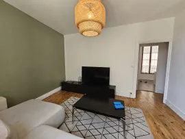 Location Maison de ville T4, surface au sol 92.83m² avec jardin. Calme et commodités à proximité.
