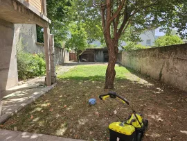 Location Maison de ville T4, surface au sol 92.83m² avec jardin. Calme et commodités à proximité.