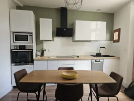 Location Maison de ville T4, surface au sol 92.83m² avec jardin. Calme et commodités à proximité.