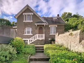 MAISON DE CARACTERE AVEC DEPENDANCE PROCHE COMMERCES Pont-Hébert