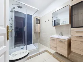 Vente Maison  2 chambres- jardin- double garage + un T2 loué en RDC : un achat malin en plein centre de CHÂTEAU-RENAULT