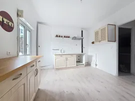 Vente Maison  2 chambres- jardin- double garage + un T2 loué en RDC : un achat malin en plein centre de CHÂTEAU-RENAULT