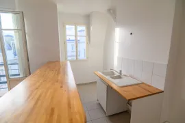 Vente GRAND STUDIO SUR COUR
