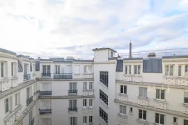 Vente GRAND STUDIO SUR COUR