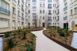 Vente GRAND STUDIO SUR COUR